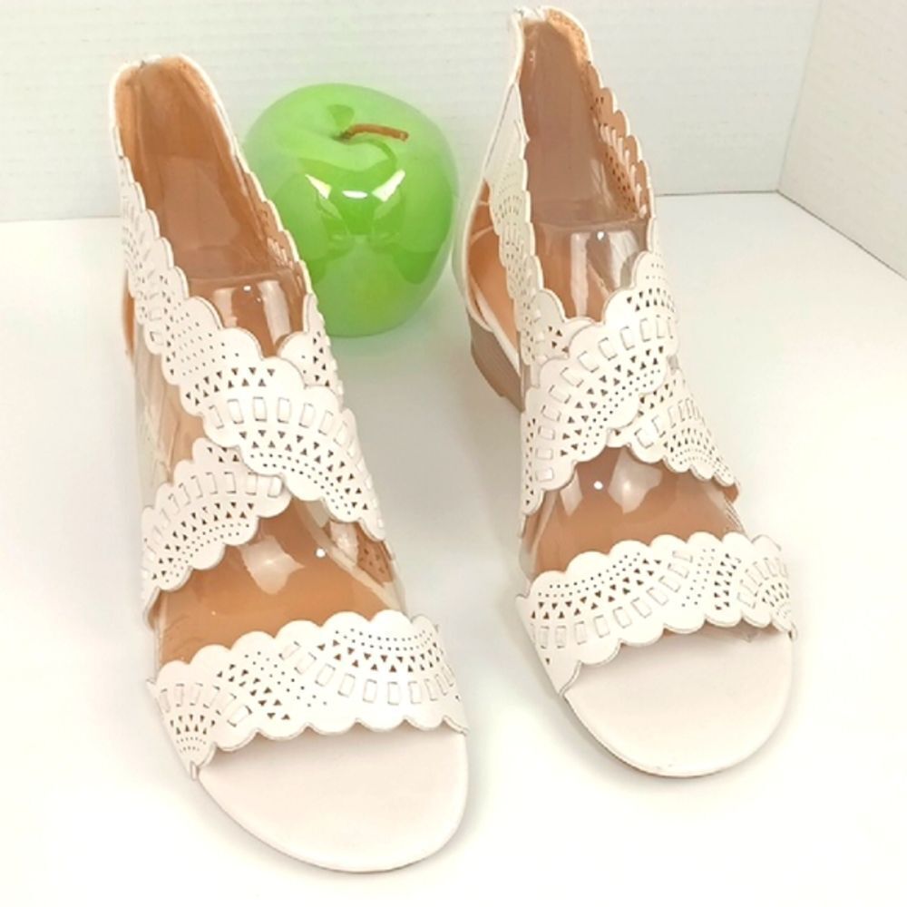 XOXO Women's "Amarissa" White Wedge Criss Cross Sandals sz 8.5 Boho Chic